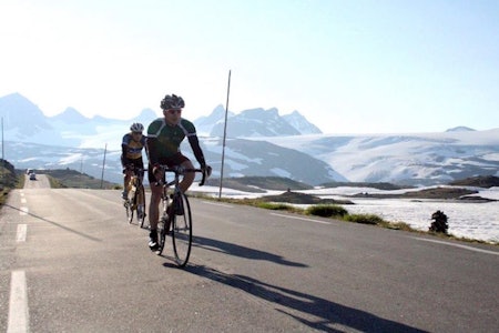 JOTUNHEIMEN RUNDT går over Sognefjellet, som er Nord-Europas høyeste. Foto: Jotunheimen Rundt JOTUNHEIMEN RUNDT går over Sognefjellet, som er Nord-Europas høyeste. Foto: Jotunheimen Rundt