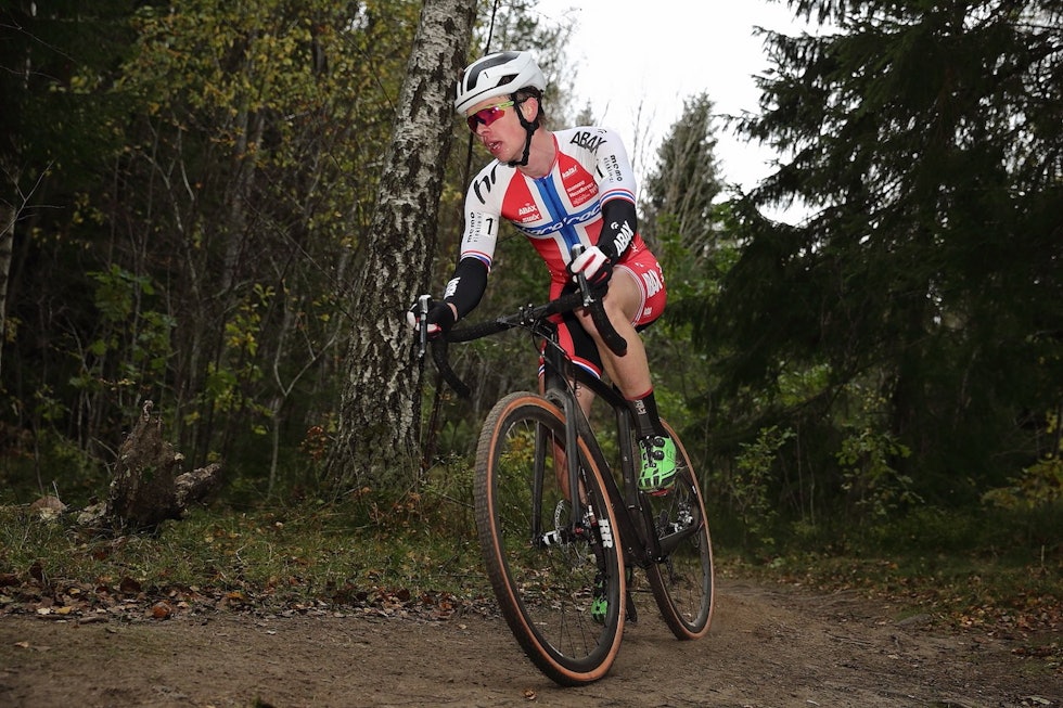 Nå kan Fredrik Haraldseth sykle Birken med bukkestyre. Foto: Ola Morken Fredrik Haraldseth NC2 CX 2016 - Ola Morken 1400x933