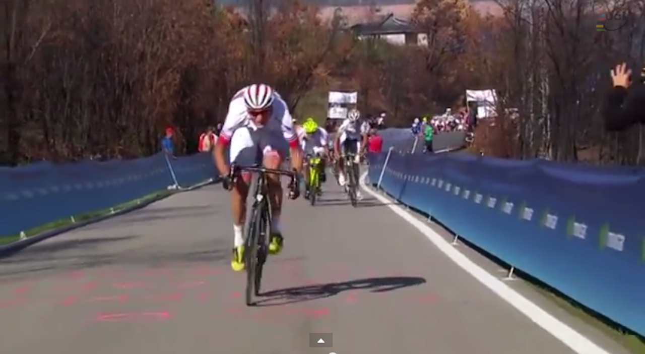 PÅ EGEN HÅND: Sven Erik Bystrøms angrep ble mer enn et eventyr, det holdt i massevis til verdensmestertittelen i U23! PÅ EGEN HÅND: Sven Erik Bystrøms angrep ble mer enn et eventyr, det holdt i massevis til verdensmestertittelen i U23!