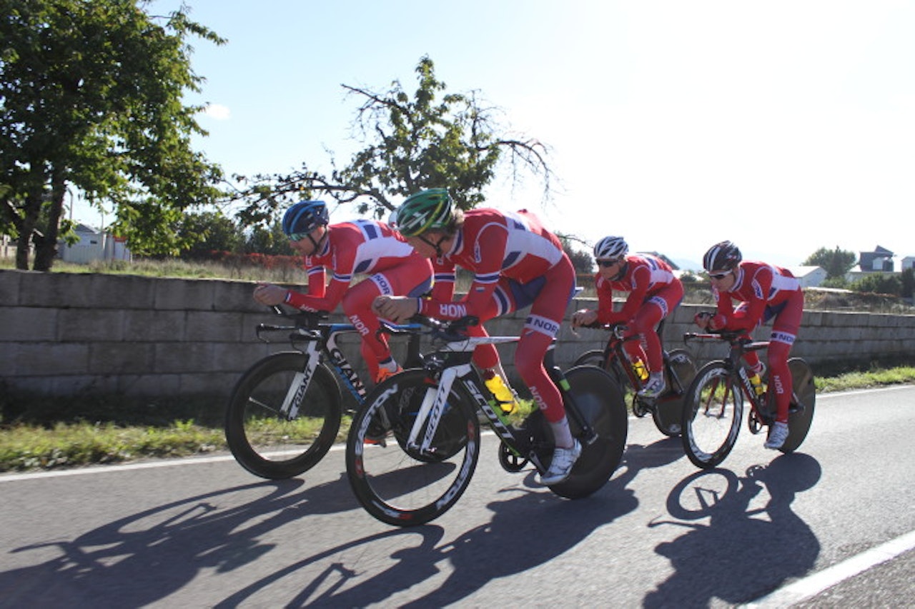 SIGHTSEEING: De norske temposyklistene under rekognosering av VM-løypen i Spania. Foto: NCF. SIGHTSEEING: De norske temposyklistene under rekognosering av VM-løypen i Spania. Foto: NCF.