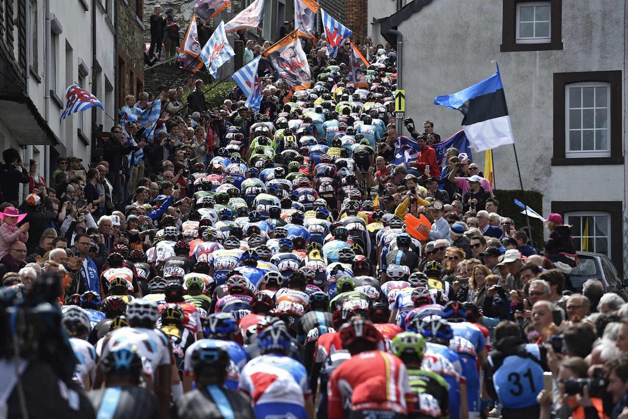 TETTPAKKET: Cote de Saint Roch er en favoritt for både publikum og fotografer under Liege-Bastogne-Liege. Foto: Cor Vos. TETTPAKKET: Cote de Saint Roch er en favoritt for både publikum og fotografer under Liege-Bastogne-Liege. Foto: Cor Vos.