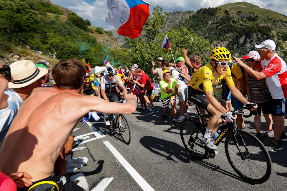 2018: Geraint Thomas heies frem på vei opp den ikoniske klatringen. Foto: Cor Vos tour de france 2022, alpe d'huez