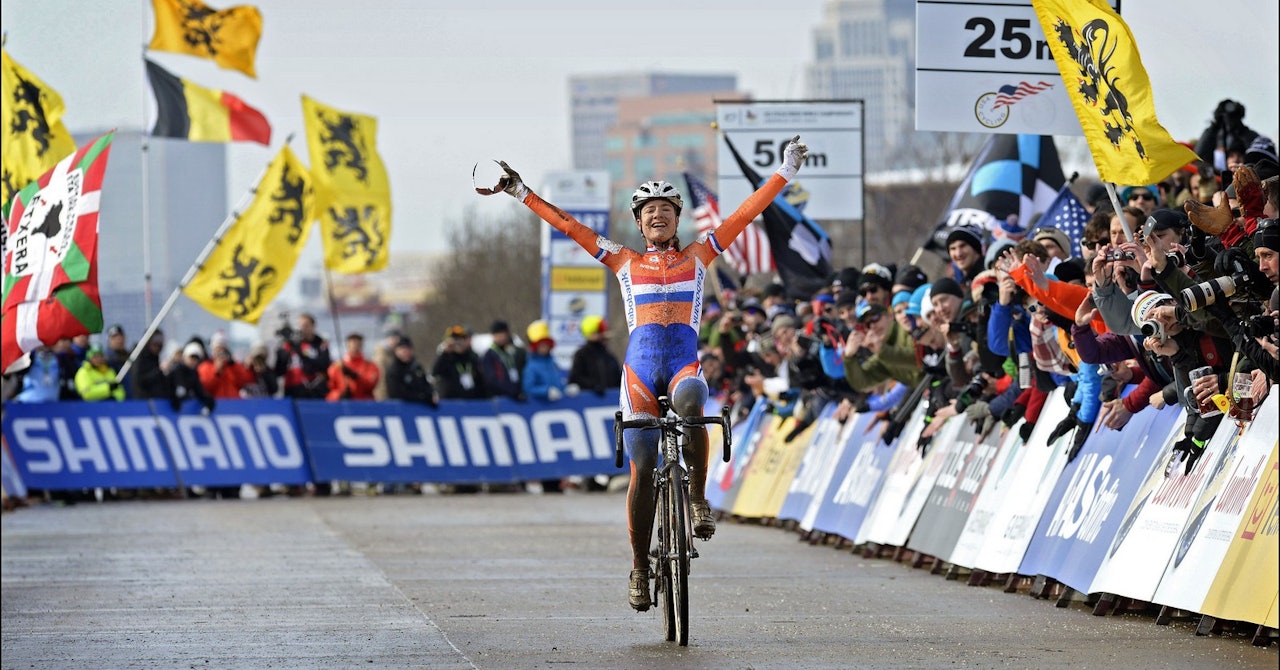 HJEMMEFAVORITT: Marianne Vos har vunnet de fem (!) siste verdensmesterskapene i sykkelkross. Brorparten av publikum vil garantert håpe på en forlengelse av rekken i morgen. Foto: Cor Vos HJEMMEFAVORITT: Marianne Vos har vunnet de fem (!) siste verdensmesterskapene i sykkelkross. Brorparten av publikum vil garantert håpe på en forlengelse av rekken i morgen. Foto: Cor Vos