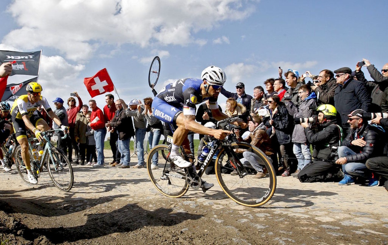 NESTEN: Tom Boonen var en sykkellengde fra å bli historisk. Nyt de syke scenene fra denne filmen! Foto: Cor Vos. NESTEN: Tom Boonen var en sykkellengde fra å bli historisk. Nyt de syke scenene fra denne filmen! Foto: Cor Vos.