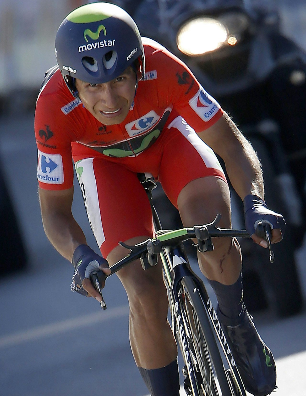 TØFF DAG: Nairo Quintana fikk en kraftig tur i asfalten, men kjempet seg tappert til mål. Er han fortsatt Movistar-kaptein? Foto: Cor Vos.  TØFF DAG: Nairo Quintana fikk en kraftig tur i asfalten, men kjempet seg tappert til mål. Er han fortsatt Movistar-kaptein? Foto: Cor Vos.