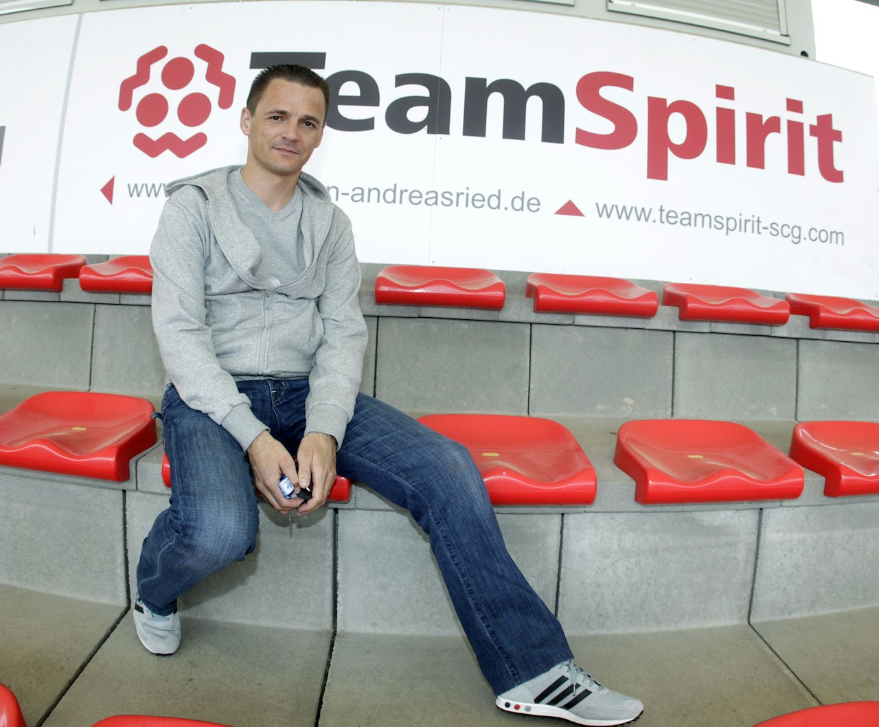 40 I SNITT: – Tony Martin kan sykle rittet med over 40 i snitt, trolig fortere, sier Jörg Werner om sin mangeårige elev, Tony Martin. Foto: Marcus Liebold. STRATEG: Jörg Werner, mannen bak suksessen til Marcel Kittel, John Degenkolb og Tony Martin, på velodromen i Erfurt.