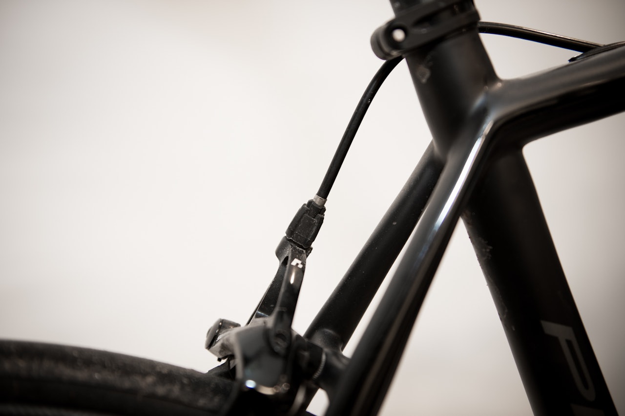 SVARET: Bildet viste en strammeskrue til bremsevaier. Bremsen er en SRAM Red Black Edition. SVARET: Bildet viste en strammeskrue til bremsevaier. Bremsen er en SRAM Red Black Edition.