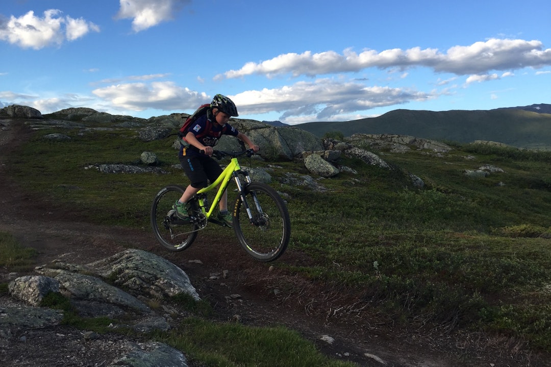 Treningsiveren er upåklagelig blant ungdommene i endurogruppa til Norodd IL. Foto: Trond Wollan Enduro kid - Trond Wollan 1400x933
