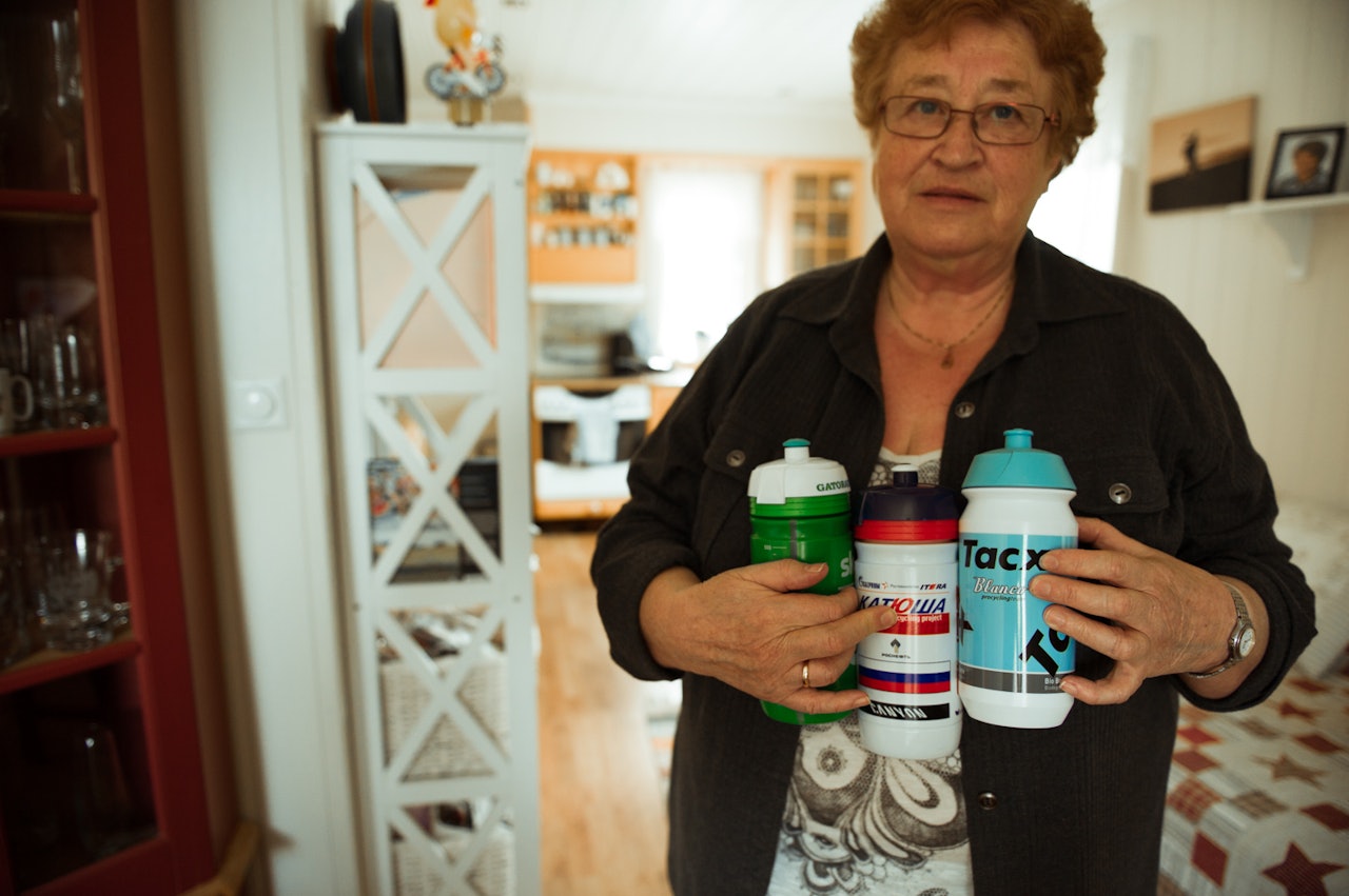 GOD FANGST: Eva viser frem et par suvenirer hun har hanket inn under diverse ritt. GOD FANGST: Eva viser frem et par suvenirer hun har hanket inn under diverse ritt.