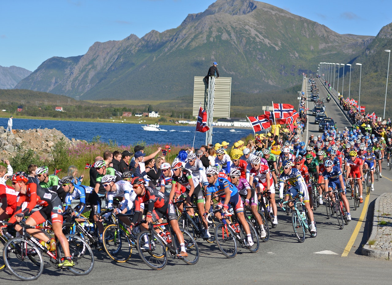 BEGLODD: 150.000 tilskuere så Arctic Race of Norway live og TV-sendingene nådde 11,5 millioner seere. Thor Hushovd i blå ledertrøye midt i bildet var ambassadør og vant rittet. Foto: Morten Broks BEGLODD: 150.000 tilskuere så Arctic Race of Norway live og TV-sendingene nådde 11,5 millioner seere. Thor Hushovd i blå ledertrøye midt i bildet var ambassadør og vant rittet. Foto: Morten Broks