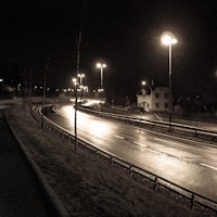 RIKSVEI 4: Populær utfartsåre fra Oslo sentrum for mange syklister. I natt, helt stille. 