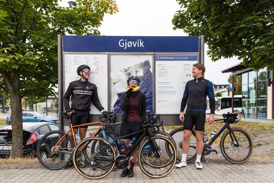 KLART FOR AVGANG: Ta toget til Gjøvik og sykle til hovedstaden. Hardt, langt og vakkert. Foto: Henrik Alpers. KLART FOR AVGANG: Ta toget til Gjøvik og sykle til hovedstaden. Hardt, langt og vakkert. Foto: Henrik Alpers.