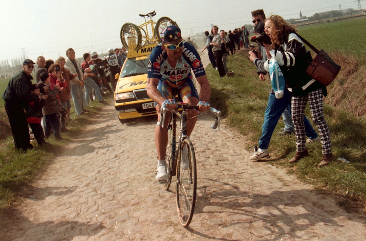 Johan Museeuw er en av brosteinsrittene ikoniske veteraner. Gjetter du hvor langt han syklet kan du vinne en start i Flandern Rundt 3. april. Foto: Cor Vos