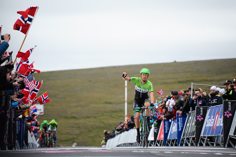 VANT I 2014: Lars Petter Nordhaug kom alene til mål på Nordkapplatået på den første etappen i 2014. Foto: ASO SOM ØNSKELIG: Lars Petter Nordhaug vant dagens etappe på den måten han liker best: Solo til mål. Foto: ASO.
