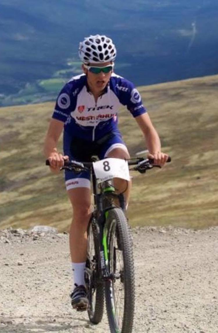 Ørjan Moseng har allerede prøvekjørt drakta. Fra i år er han gammel nok til å kjøre på førstelaget. Foto: Per Roger Bekken Ørjan Moseng - Team Trek Sparebanken Hedmark - 2016 Per Roger Bekken 750x