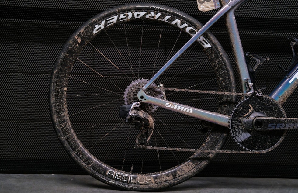 SLANGELØST: Som de fleste syklene i Roubaix var også Trek-Segafredos satt opp med slangeløse dekk. Foto: Trek paris-roubaix, lizzie deignans trek domane slr (2)
