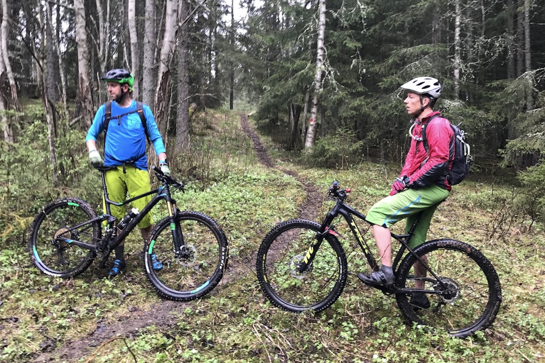 Lokalkjentmann Espen Gudevangen (til venstre) tar gjenvalg til styret, her sammen med Asgeir Linberg på en av NOTS guidede turer i fjor. Foto: NOTS Lillehammer og Omegn May 22-17 NOTS Lillehammer guide Espen Gudevangen - Asgeir Linberg 1400x933
