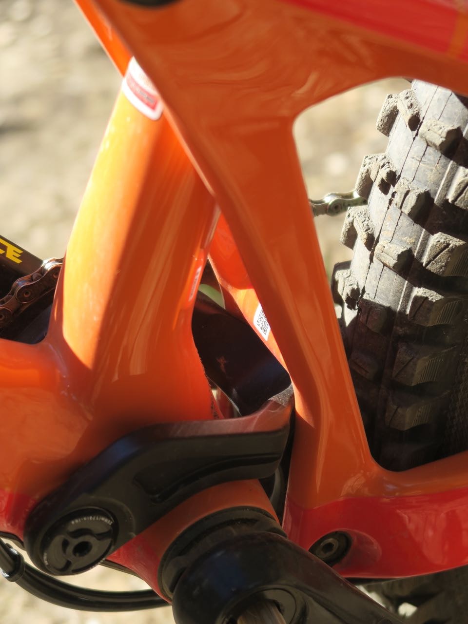 OPPHENG: Lange linker og store lagre i det Cero-utviklede opphenget. OPPHENG: Lange linker og store lagre i det Cero-utviklede opphenget.