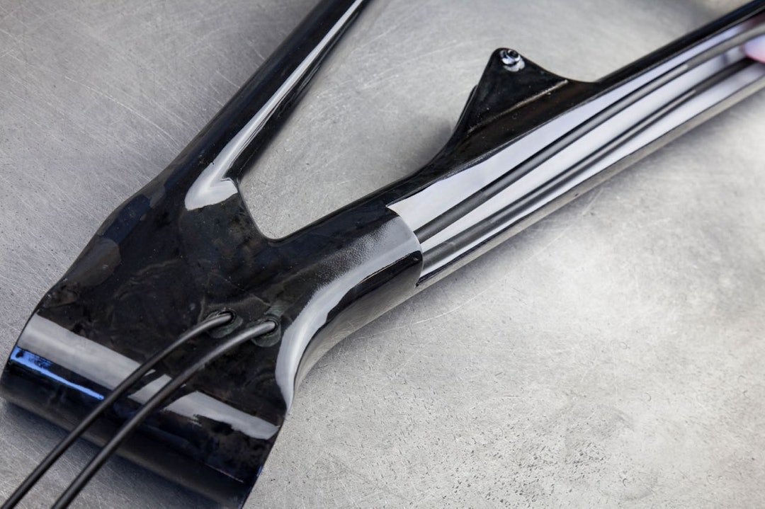 SKUMRØR: Inne i rammen ligger slanger og vaiere i skumrør for å motvirke klapring. SKUMRØR: Inne i rammen ligger slanger og vaiere i skumrør for å motvirke klapring.