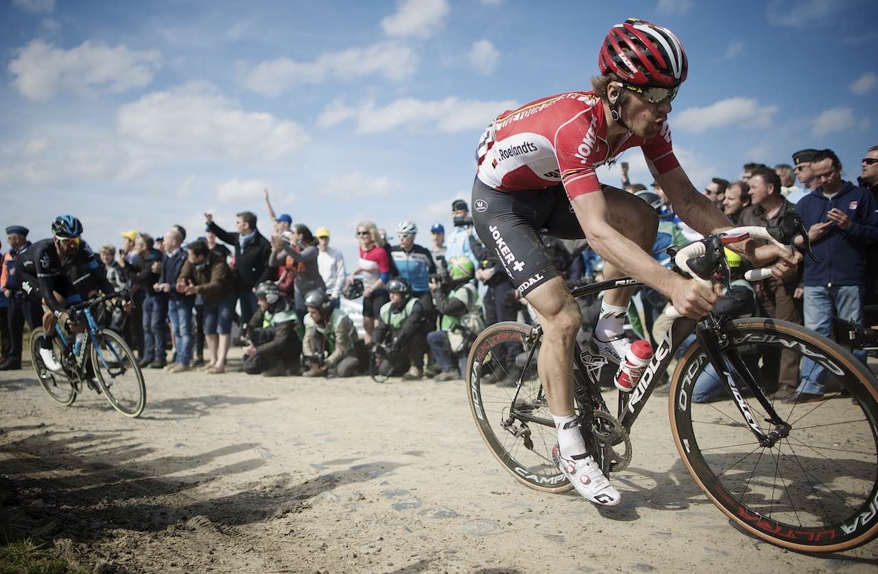 BRUTALT OPPLEGG: Bli med på tur! Vi dro til Roubaix med et trettitalls nordmenn og testet brostein. For en tur det ble! Foto: Kristof Ramon. BRUTALT OPPLEGG: Bli med på tur! Vi dro til Roubaix med et trettitalls nordmenn og testet brostein. For en tur det ble! Foto: Kristof Ramon.