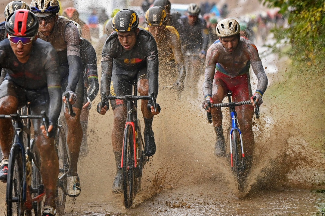 NÅDELØST: Fjorårets utgave av Paris-Roubaix var fullstendig kompromissløst. Kaldt, vått og gjørmete. Foto: Cor Vos