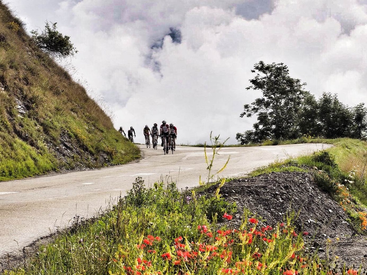 OVER SKYENE: Bergodals Alpene til Mont Ventoux-gruppe under bestigningen av Col de la Madeleine i går OVER SKYENE: Bergodals Alpene til Mont Ventoux-gruppe under bestigningen av Col de la Madeleine i går