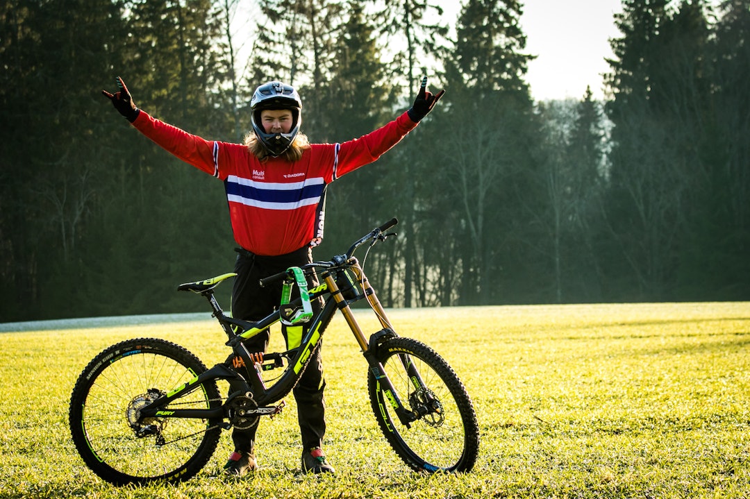 Brage Vestavik har fått på plass ny sykkelsponsor gjennom landslaget, og kan fortsette satsingen på like høyt nivå som tidligere. Foto: Mayhem Media Brage Vestavik - GT Fury Foto Mayhem Media 1400x933