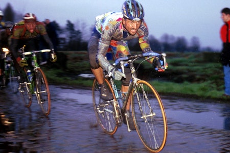 Brosteinsklassikerne kan være sleipe saker. Bare en håndfull ryttere har vunnet Flandern Rundt tre ganger. Johan Museeuw er en av dem. Foto: Cor Vos Brosteinsklassikerne kan være sleipe saker. Bare en håndfull ryttere har vunnet Flandern Rundt tre ganger. Johan Museeuw er en av dem. Foto: Cor Vos