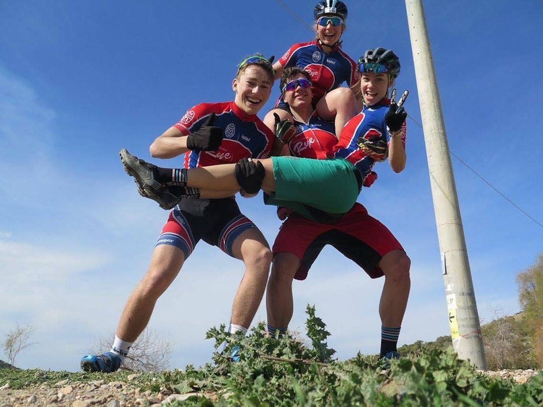 SK Rye startet en egen elitesatsing for sesongen 2016. Nå er klubben en av initiativtakerne til et elitesatsingsprosjekt på regionsnivå. Her er Andreas Baardseth, Torjus Bern Hansen, Elisabeth Sveum og Marit Sveen på samling i Hellas i fjor vinter. Foto: SK Rye Andreas Baardseth - Torjus Bern Hansen - Elisabeth Sveum - Marit Sveen - Feb 2016 2 - Foto SK Rye 1400x1050