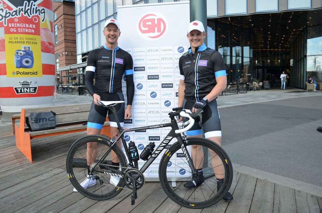 NORGE RUNDT PÅ TO HJUL: Martin Notøy Nevstad og Christoffer Endresen skal tråkke seg gjennom Norge for barnekreftforeningen i sommer. Foto: Peter Andreas P. Gørbitz. NORGE RUNDT PÅ TO HJUL: Martin Notøy Nevstad og Christoffer Endresen skal tråkke seg gjennom Norge for barnekreftforeningen i sommer. Foto: Peter Andreas P. Gørbitz.