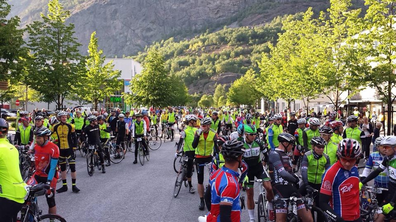 MANGE REAKSJONER: Flere ryttere og støtteapparat meldte om at jenta som vant dameklassen i år fikk ekstremt mye hjelp. Foto: Jotunheimen Rundt MANGE REAKSJONER: Flere ryttere og støtteapparat meldte om at jenta som vant dameklassen i år fikk ekstremt mye hjelp. Foto: Jotunheimen Rundt
