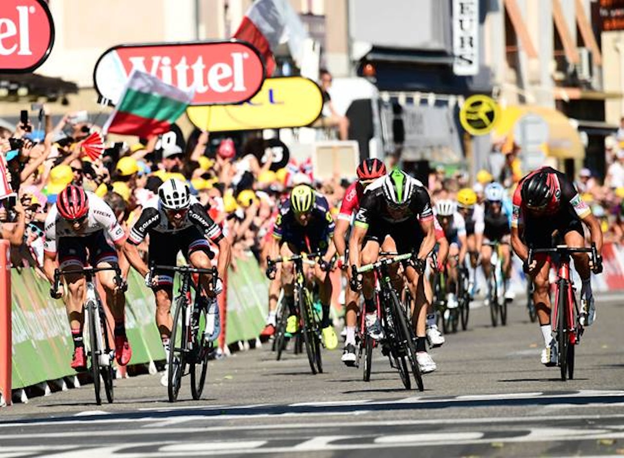 TETT: Michael Matthews krysset målstreken først, mens Edvald måtte nok en gang nøye seg med andreplass. Foto: Alex Broadway TETT: Michael Matthews krysset målstreken først, mens Edvald måtte nok en gang nøye seg med andreplass. Foto: Alex Broadway