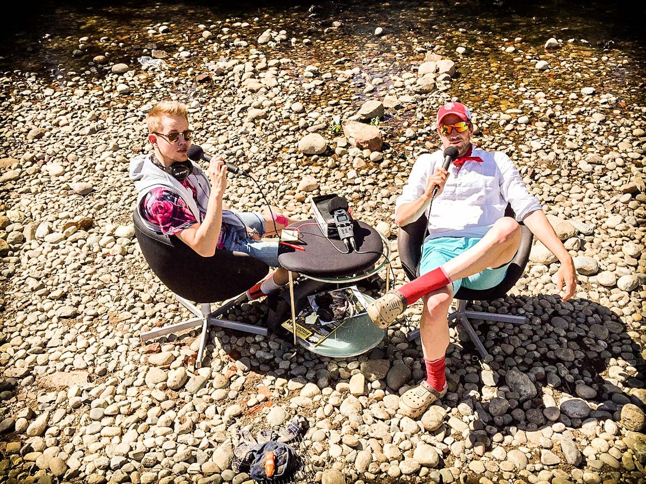 SLAPP AV: Det er sol, det er sommer, og tid for Landeveis sommerpod! Slapp av med en god landeveisprat på langturen! SLAPP AV: Det er sol, det er sommer, og tid for Landeveis sommerpod! Slapp av med en god landeveisprat på langturen!