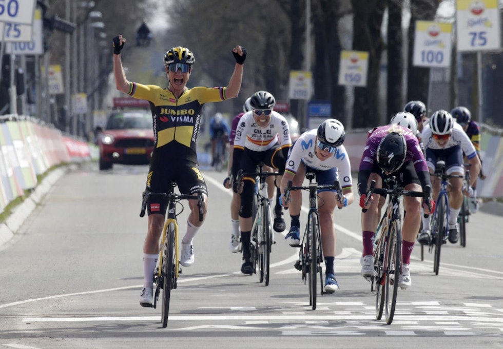 ENDELIG: Marianne Vos jublet for seier i Berg en Terblijt under VM i 2012, og ni år senere kunne hun også juble for seier i Amstel Gold Race. Foto: Cor Vos marianne vos amstel gold race