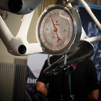BEVISET: På en litt ufølsom vekt tippet sykkelen i størrelse 56 mellom 4690 og 4790 gram. 