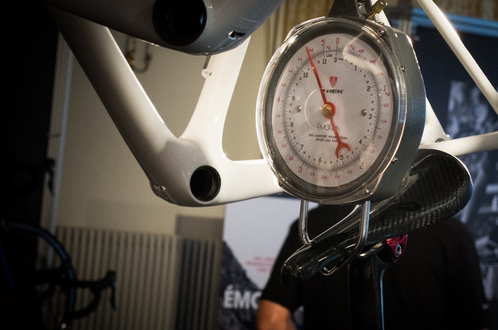 BEVISET: På en litt ufølsom vekt tippet sykkelen i størrelse 56 mellom 4690 og 4790 gram.