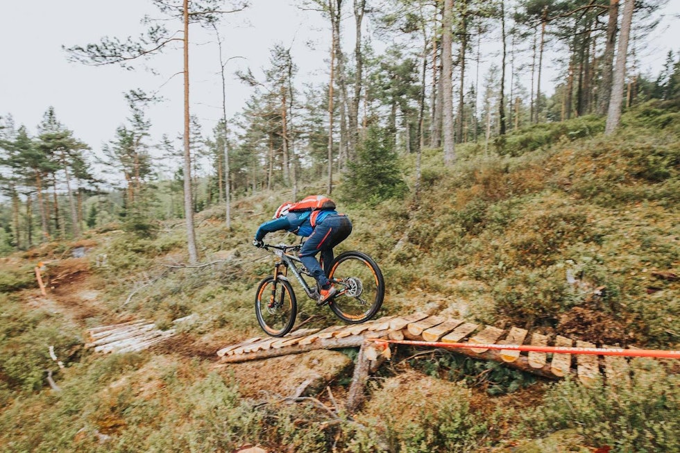 Fra en av de nye etappene i Telemark Enduro 2018. Det loves mer flyt og fetere stier enn i fjor. Foto: John-André Moldestad Telemark Enduro 2018 - trails - Foto John-Andre Moldestad 1400x933