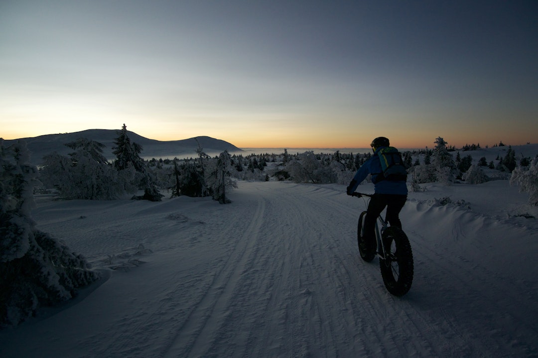 Gutta var tidlig ute for å få mest mulig ut av dagen. Foto: Erik Olsson Trysil morning Jan 30-17 - Erik Olsson 1400x933