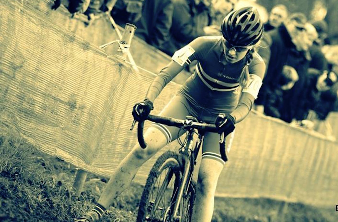 Tiril Hole Mohr syns hun har hevet seg på hvert eneste ritt denne sesongen, og gleder seg til VM i januar. Foto: Bart Raeymaekers Tiril Hole Mohr syns hun har hevet seg på hvert eneste ritt denne sesongen, og gleder seg til VM i januar. Foto: Bart Raeymaekers