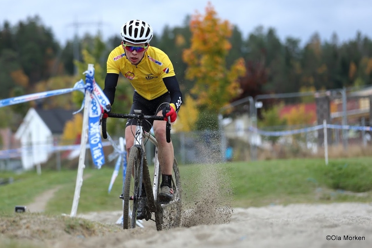 HJEMME BEST, BORTE BRA? Fredrik Haraldseth dominerte sykkelkrossesongen i Norge, nå reiser han til Belgia for ilddåp. Foto: Ola Morken.  HJEMME BEST, BORTE BRA? Fredrik Haraldseth dominerte sykkelkrossesongen i Norge, nå reiser han til Belgia for ilddåp. Foto: Ola Morken.