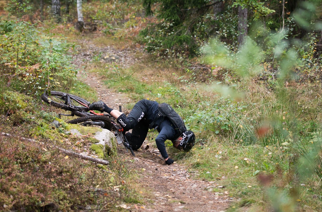 Svenn Fjeldheim studerte underlaget ekstra grundig under DrammEnduro 2014. Foto: Silje Holmsen Svenn Fjeldheim Enduro Drammen 2014 - Silje holmsen