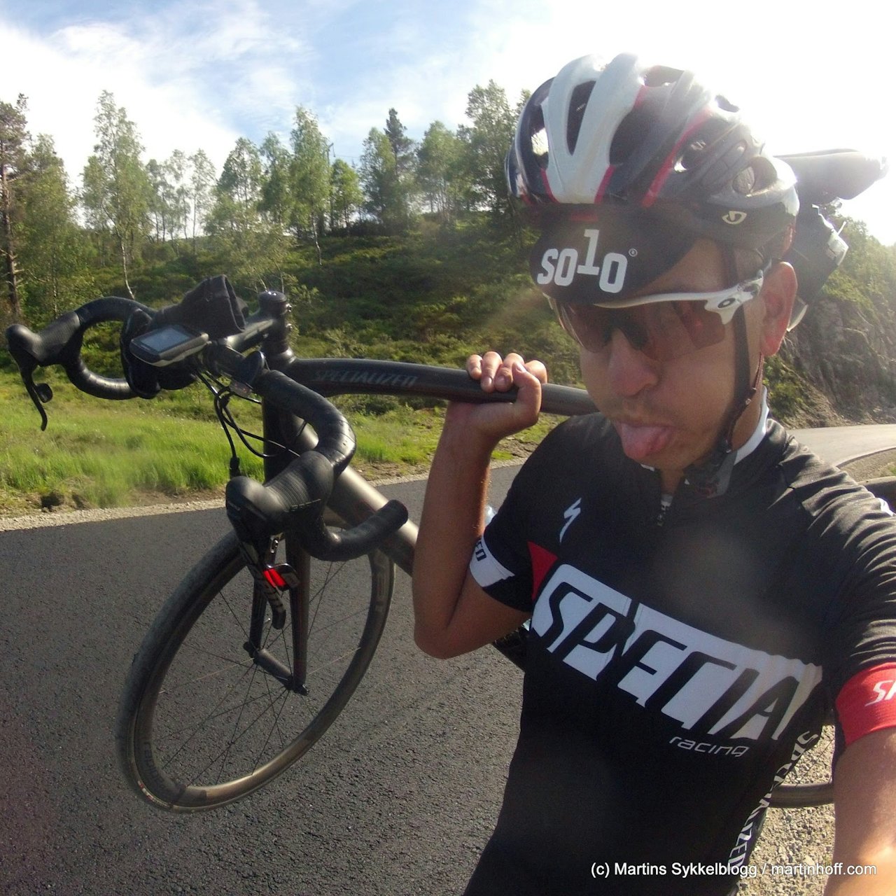 GENIAL, GAL ELLER BEGGE DELER? Martin P. Hoff gjør hvertfall det alle andre knapt våger tenke på. Foto: Martin Hoff. GENIAL, GAL ELLER BEGGE DELER? Martin P. Hoff gjør hvertfall det alle andre knapt våger tenke på. Foto: Martin Hoff.