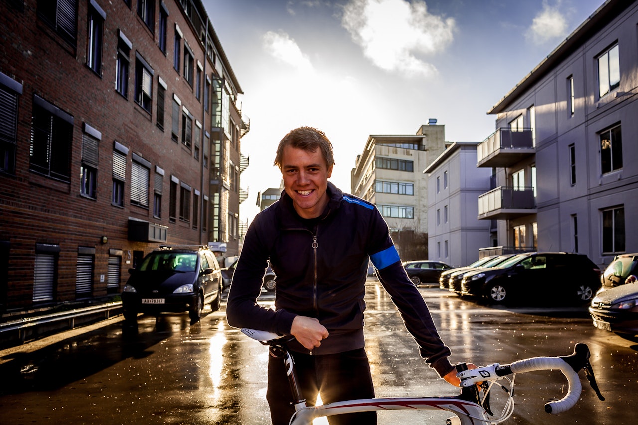 Edvald skinner om kapp med sola etter å ha hentet en Pinarello FCX Edvald skinner om kapp med sola etter å ha hentet en Pinarello FCX