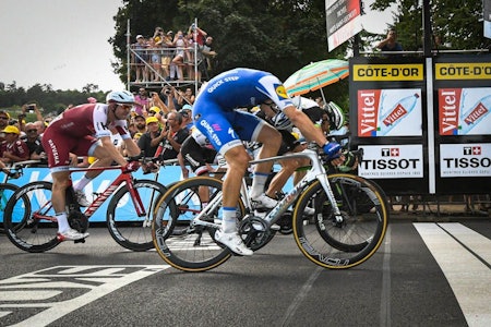 MÅLFOTO: Marcel Kittel ble dømt foran Edvald Boasson Hagen og tok sin tredje etappeseier i årets Tour. Foto: letour.fr