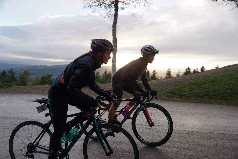 BULJONGPAR: Caroline Vamnes (t.h) og Hanne Herberg finner flyten i Grefsenkollen. Skal du kjøre sammen med noen, sørg for at dere er på samme nivå! caroline-vamnes-everesting