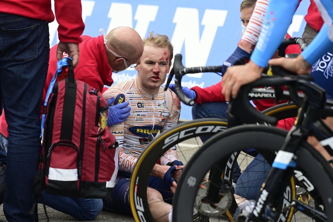 SMELL: August Jensen ble kjørt i bakken av Pascal Anckermann i Scheldeprijs, og endte sesongen med hjernerystelse. FOTO: Cor Vos