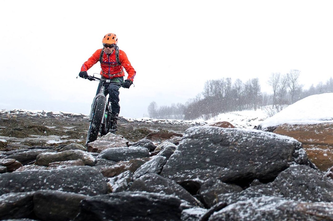 Håkøya byr på spennende sykling og variert underlag. Foto: Pål Jakobsen Håkøya fjære - Pål Jakobsen 1400x933