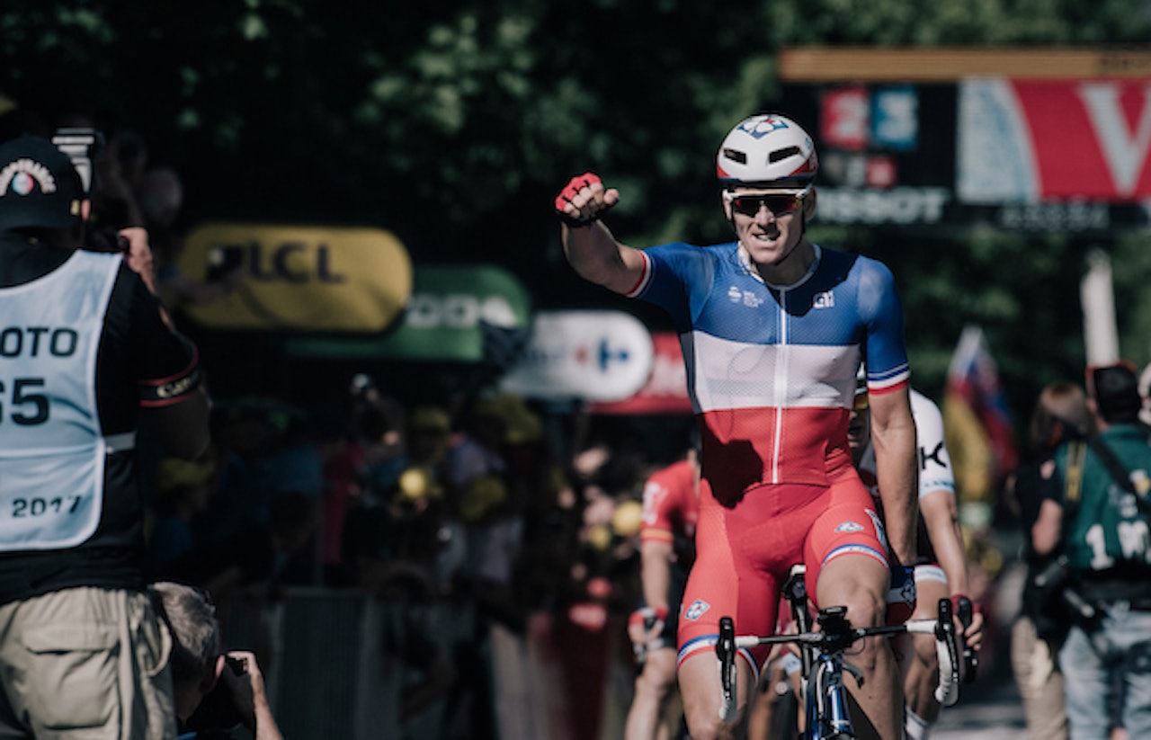 FOR FØRSTE GANG: Arnaud Démare tok sin første etappeseier i touren med fransk mestertrøye på! Foto: Kristof Ramon