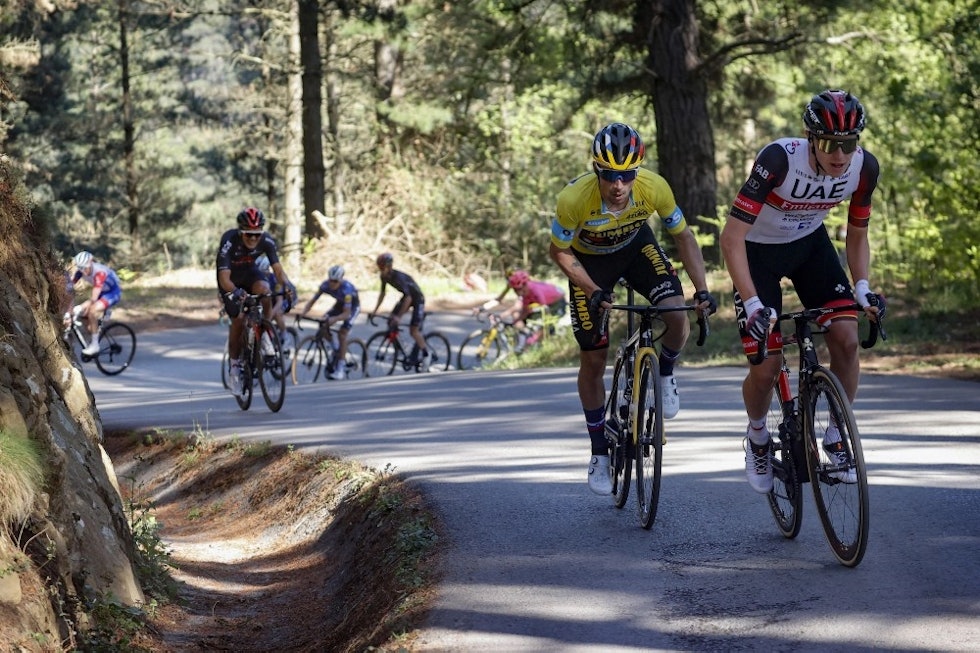 STERKEST: Tadej Pogacar og Primoz Roglic hadde god kontroll på konkurrentene i den siste klatringen onsdag. Foto: Cor Vos tadej pogacar primoz roglic baskerland rundt