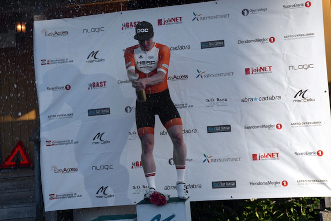 SJAMPIS: Aasmund Groven Lindtveit tok andre etappen av Rojan Rundfahrt, og sikret andre seier på rad for IK Hero. Foto: Arrangøren